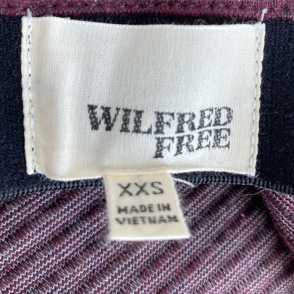 Wilfred free maroon super soft skirt.  Ribbed texture.  Size XXS. - Picture 3 of 4